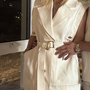 Elegant Gray Sleeveless Blazer for Women